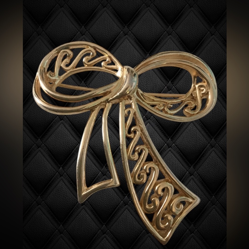Vintage Trafari Gold Bow Brooch